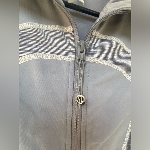 Lululemon In Stride Jacket, Fossil / Wee Are From Space Coal Fossil, Size 4 - Picture 6 of 12